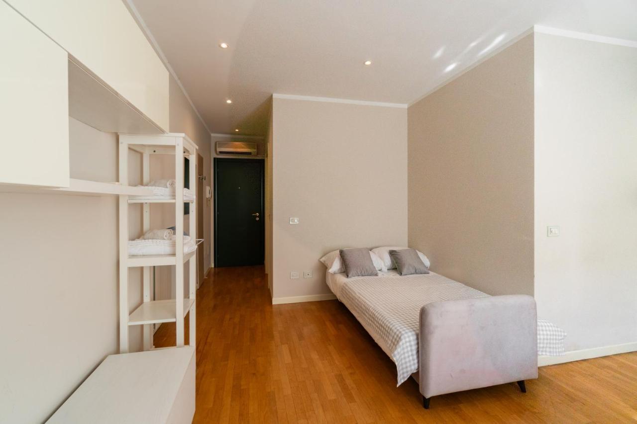 Sweet Lungolago Garibaldi Apartment